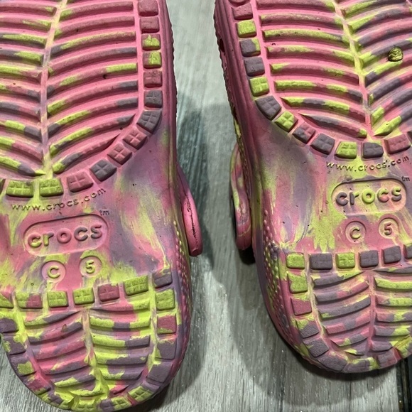 CROCS Bundle Pink Tye Dye & Pink Marble Classic Size 5 - Picture 7 of 7